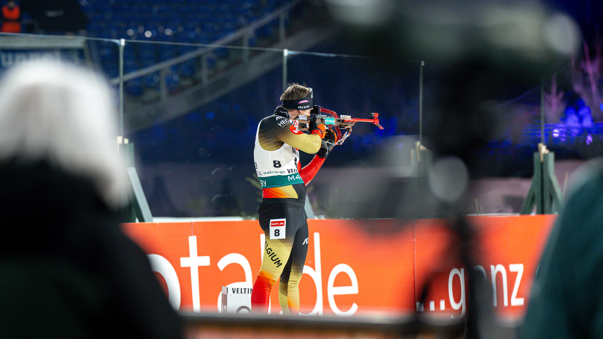 A biathlete at the shooting range at Schalke